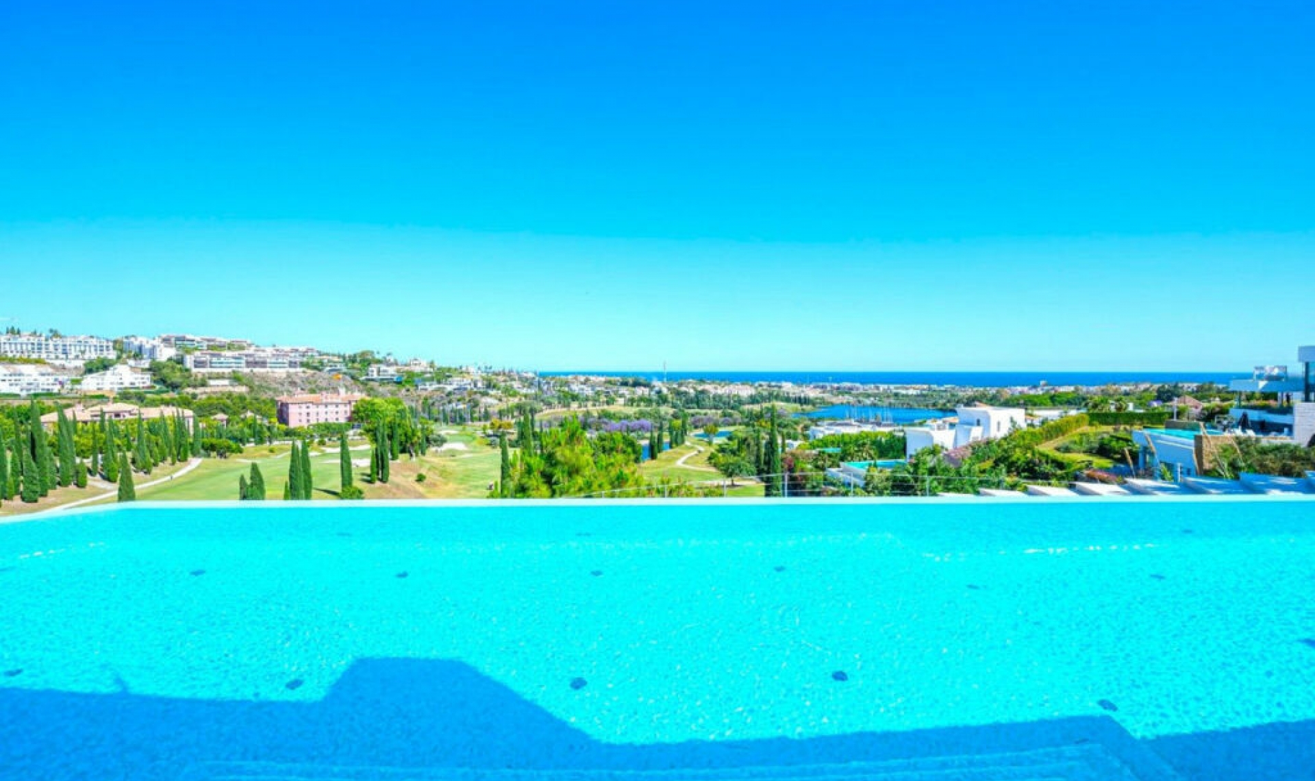 Resale - House -
Los Flamingos