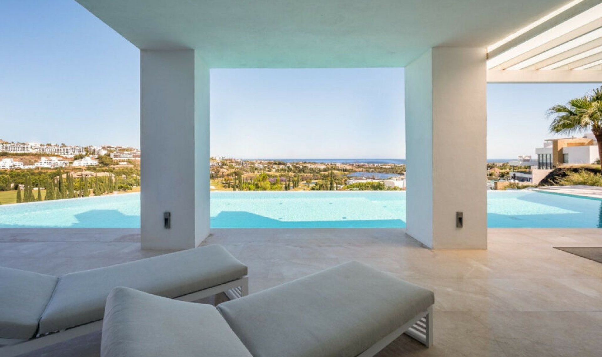 Resale - House -
Los Flamingos