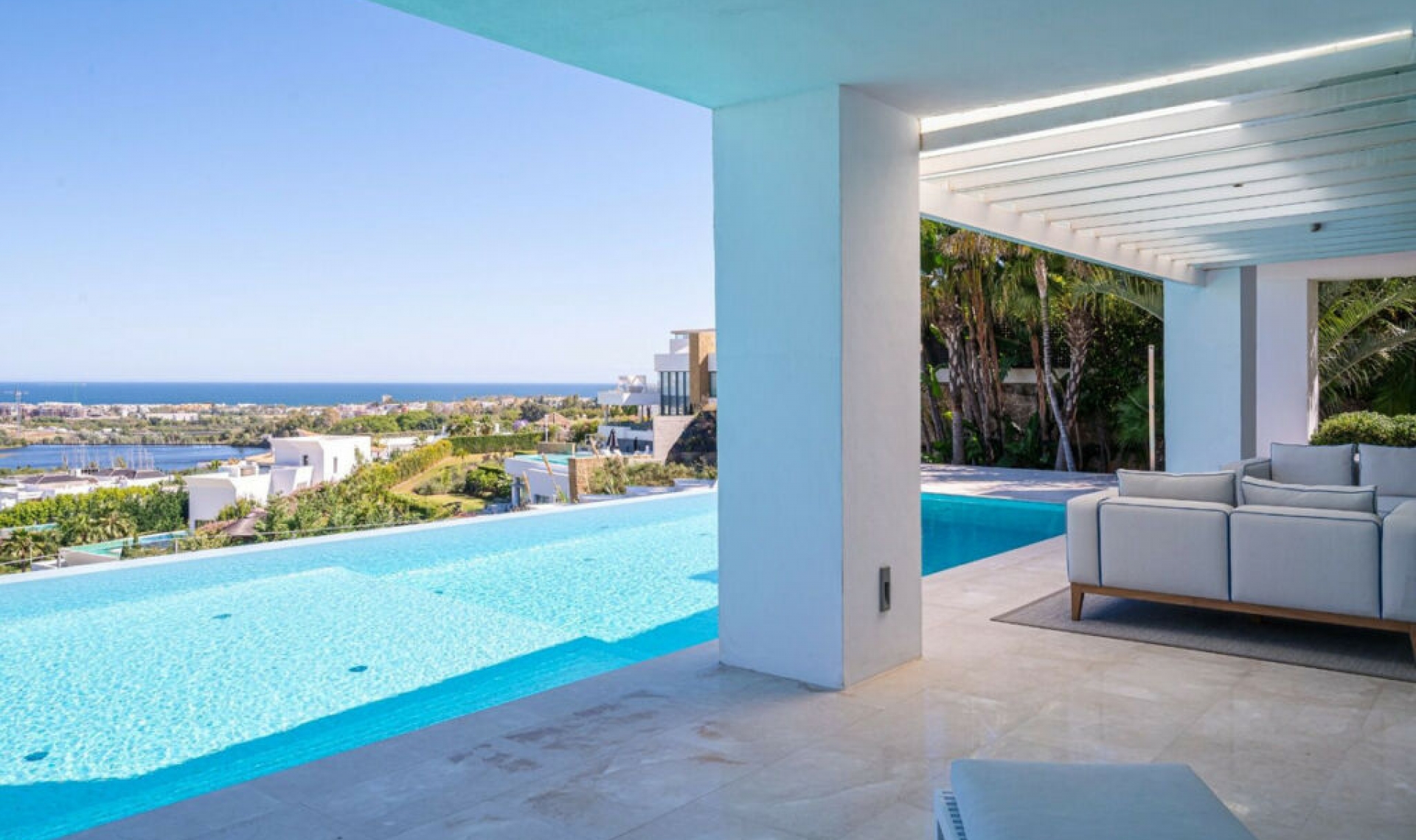 Resale - House -
Los Flamingos