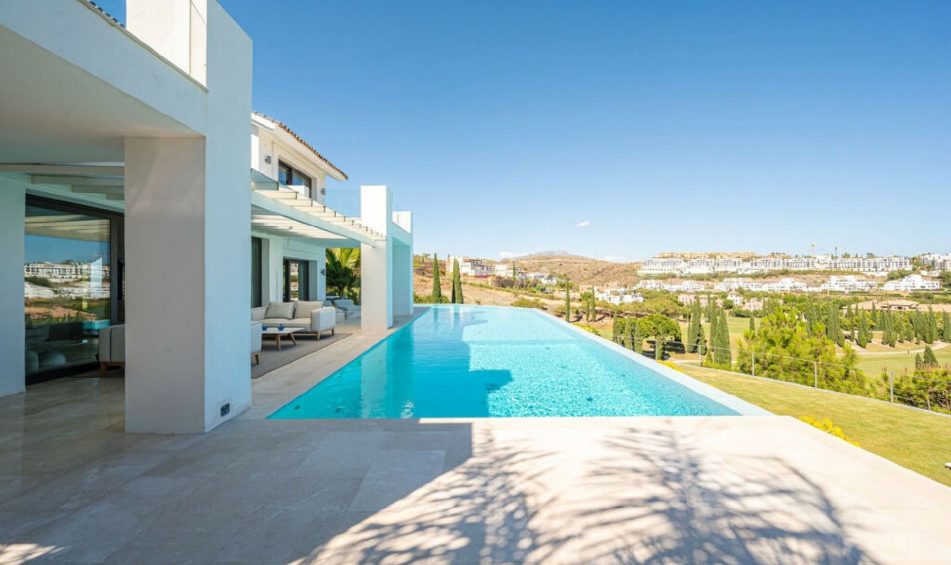 Resale - House -
Los Flamingos