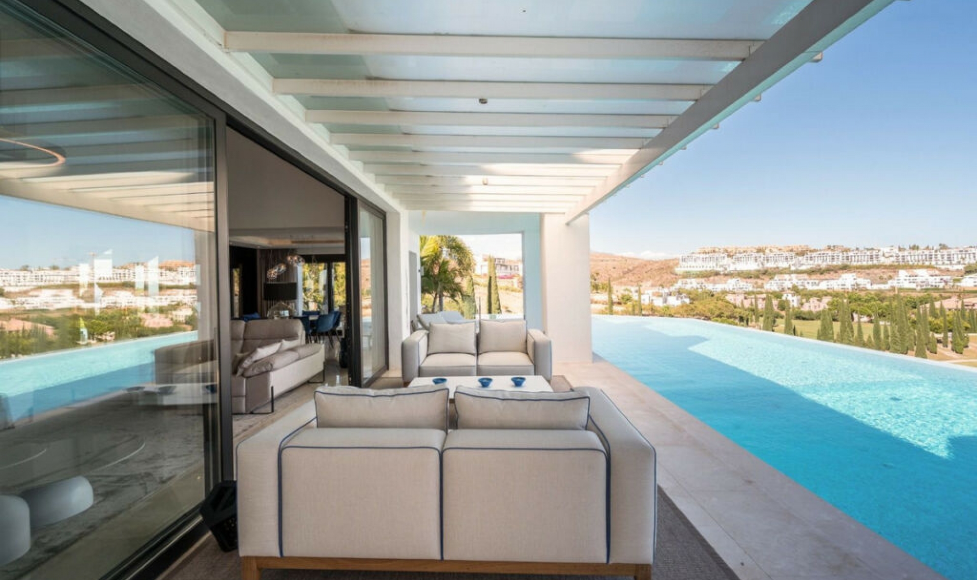 Resale - House -
Los Flamingos