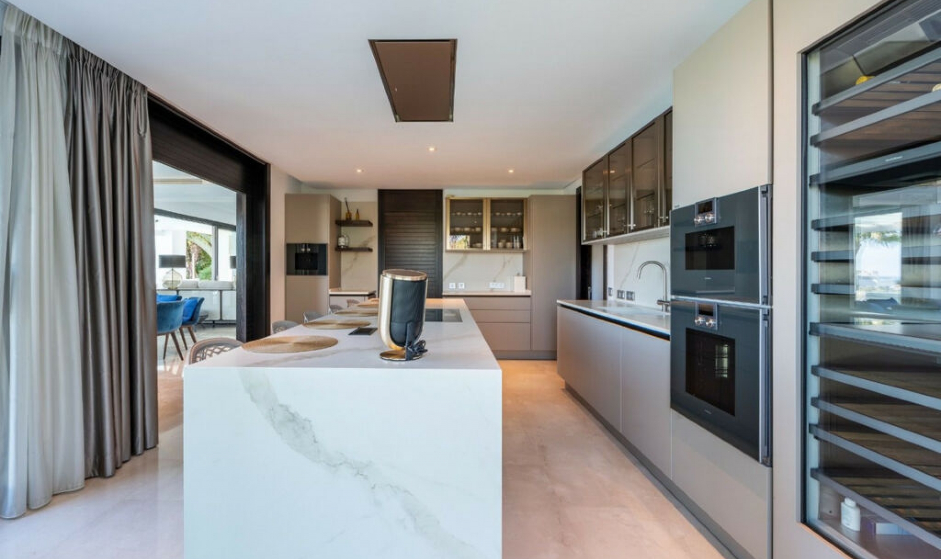 Resale - House -
Los Flamingos