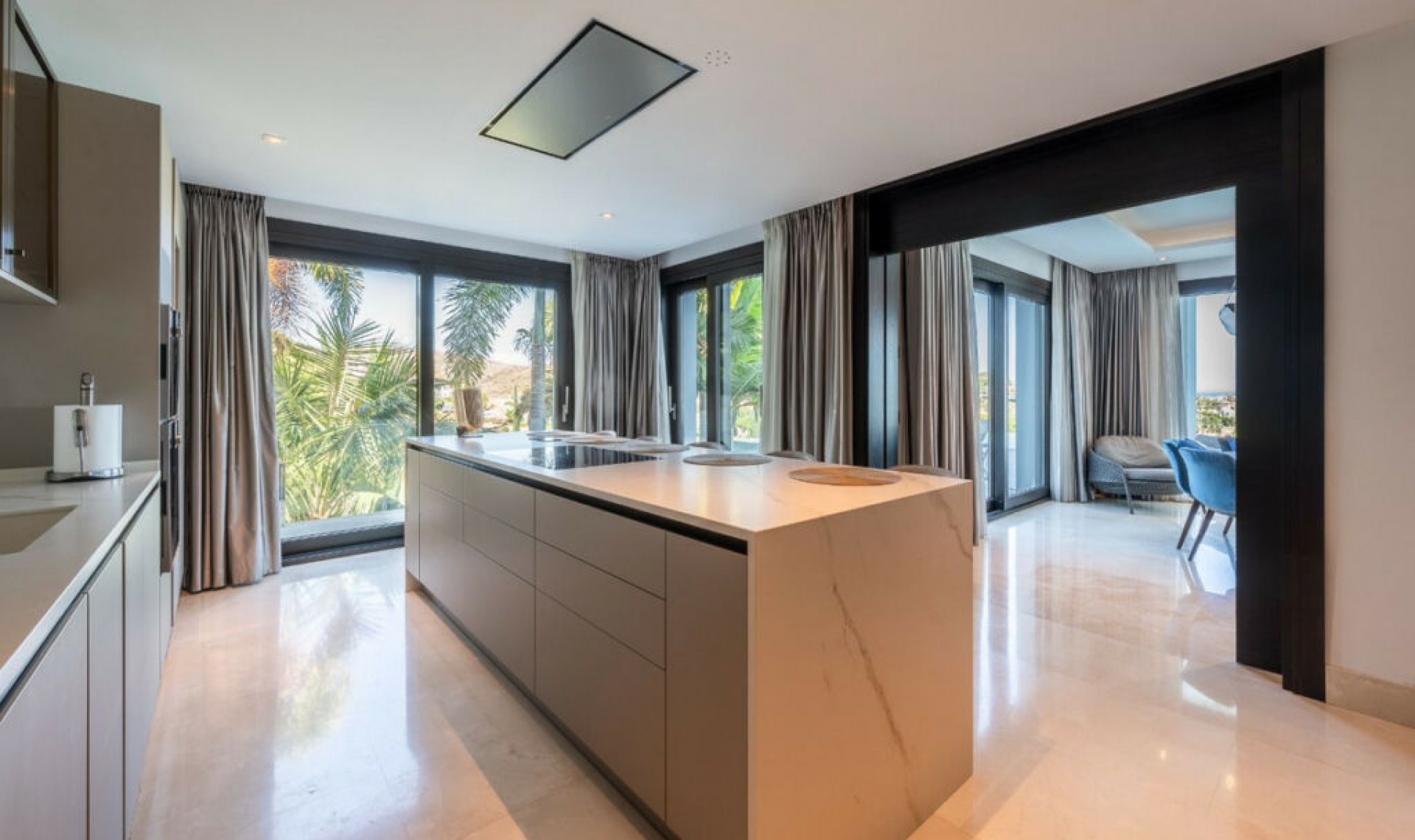 Resale - House -
Los Flamingos