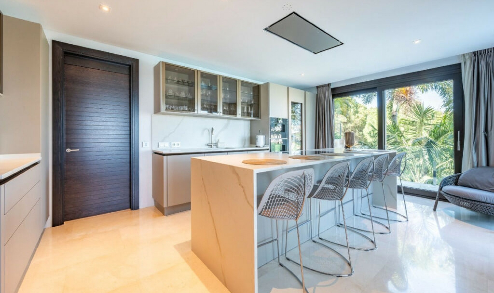 Resale - House -
Los Flamingos