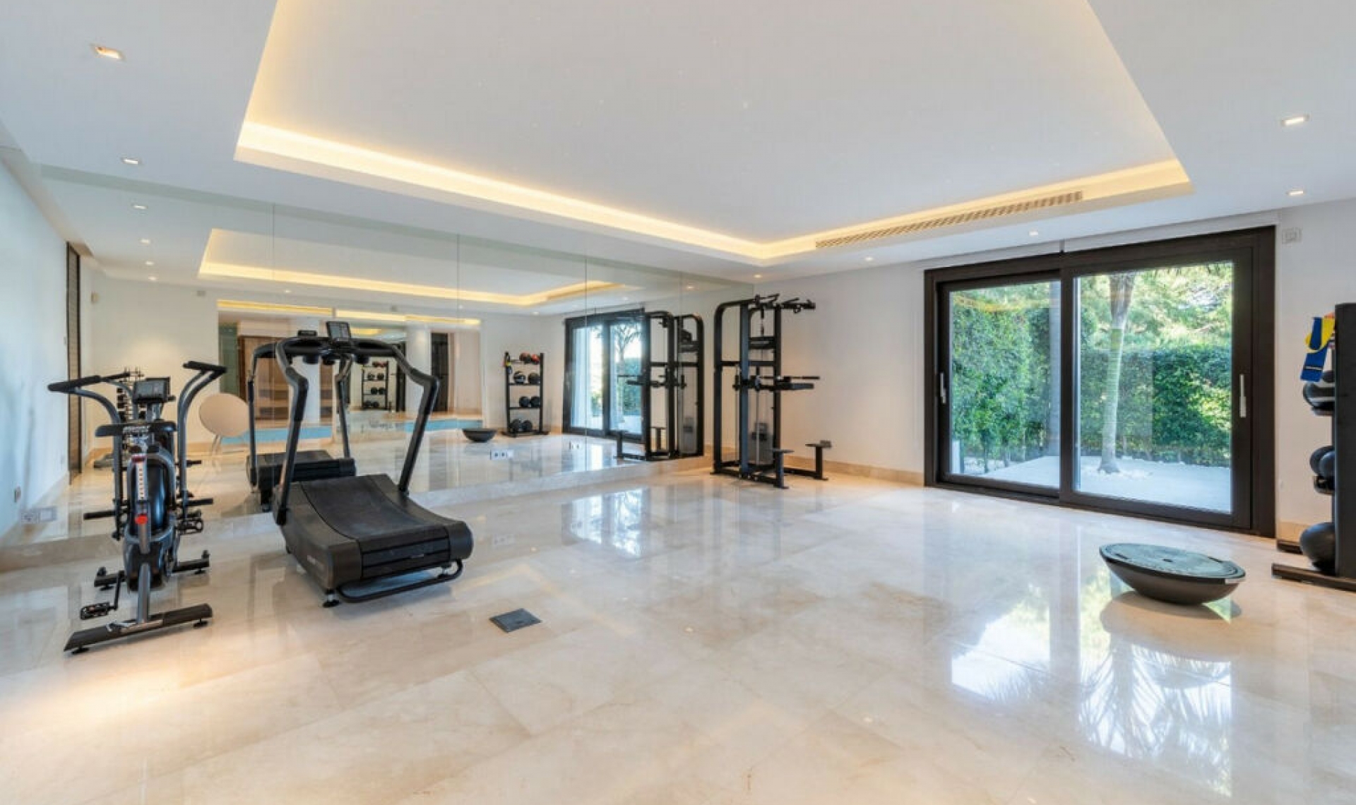 Resale - House -
Los Flamingos