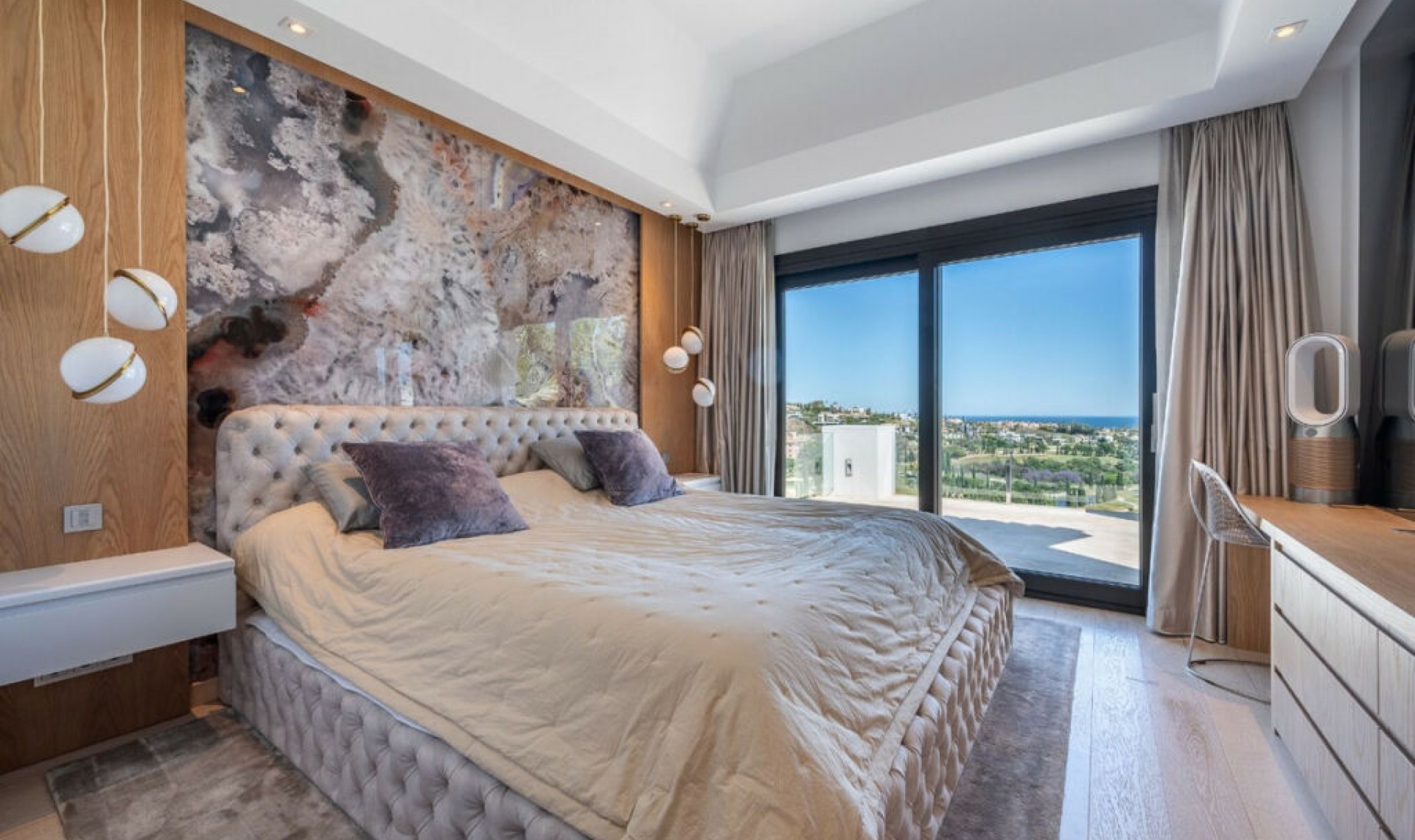 Resale - House -
Los Flamingos