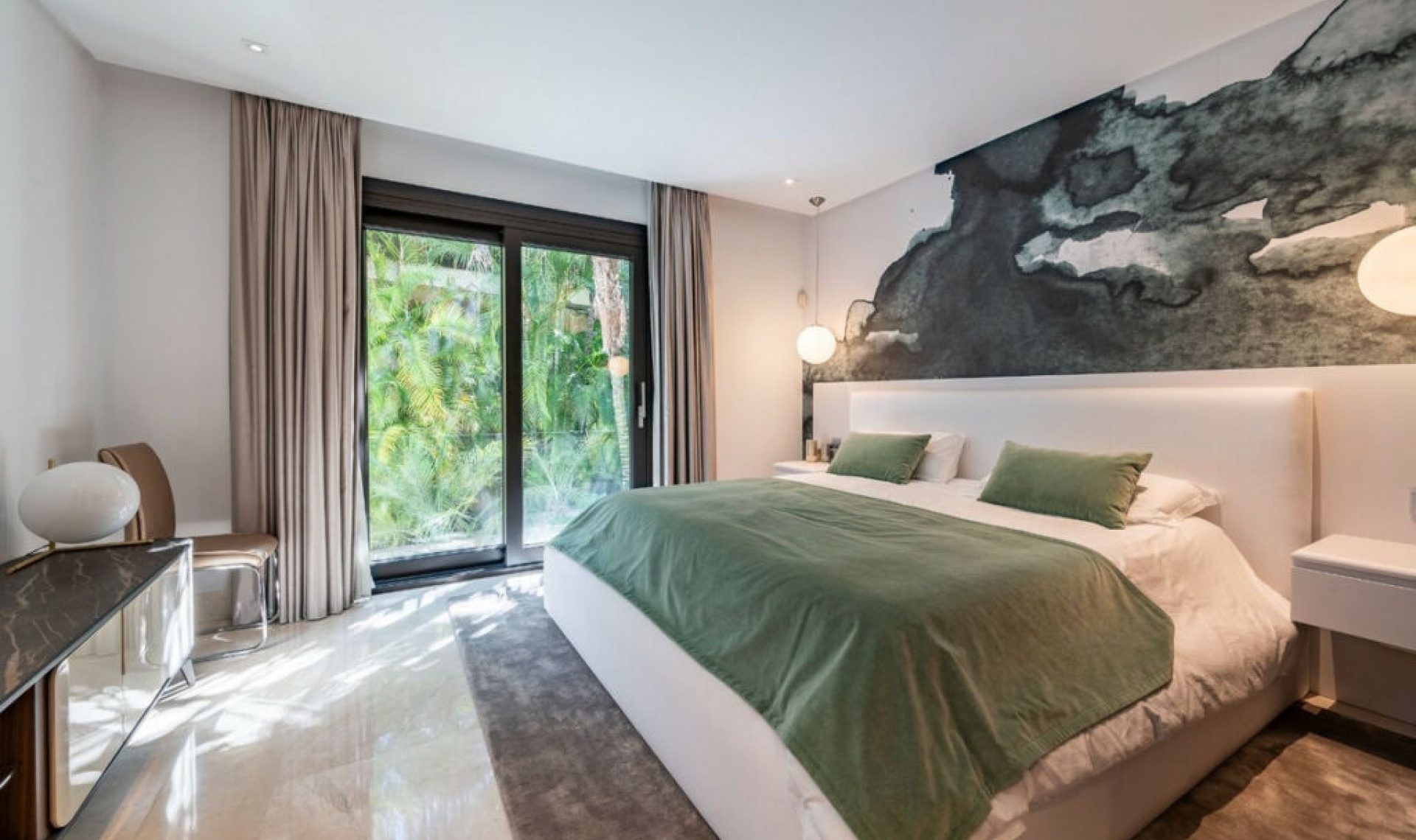 Resale - House -
Los Flamingos