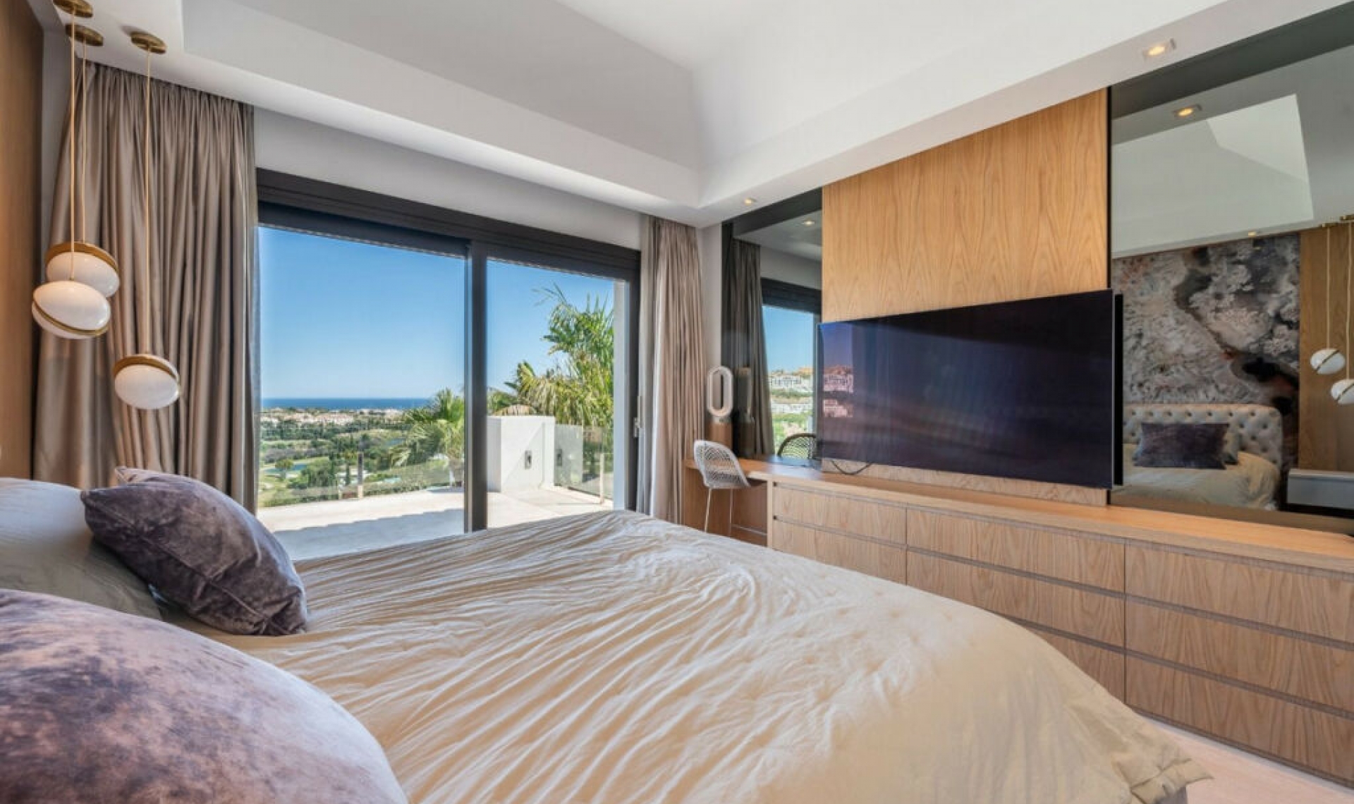 Resale - House -
Los Flamingos