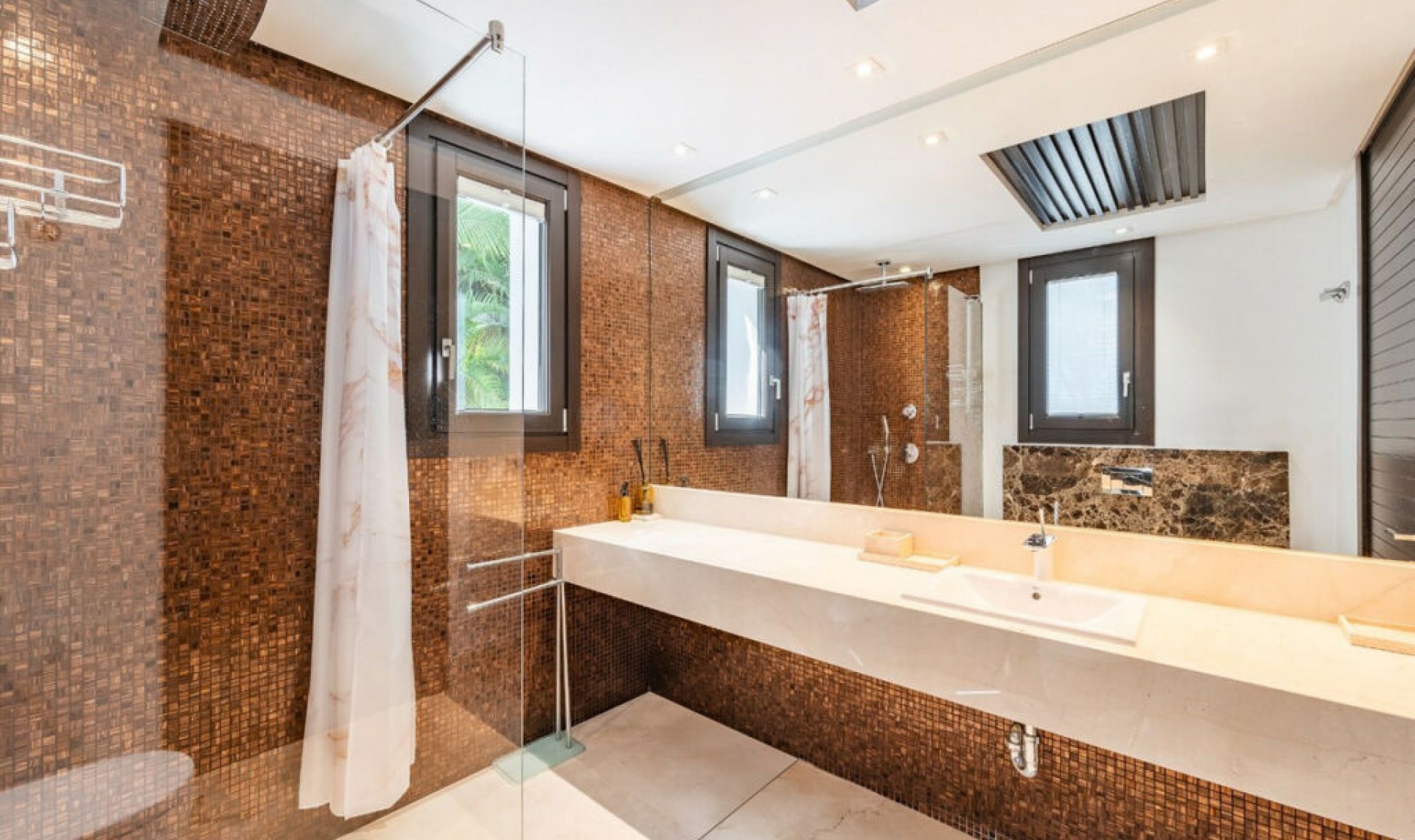 Resale - House -
Los Flamingos