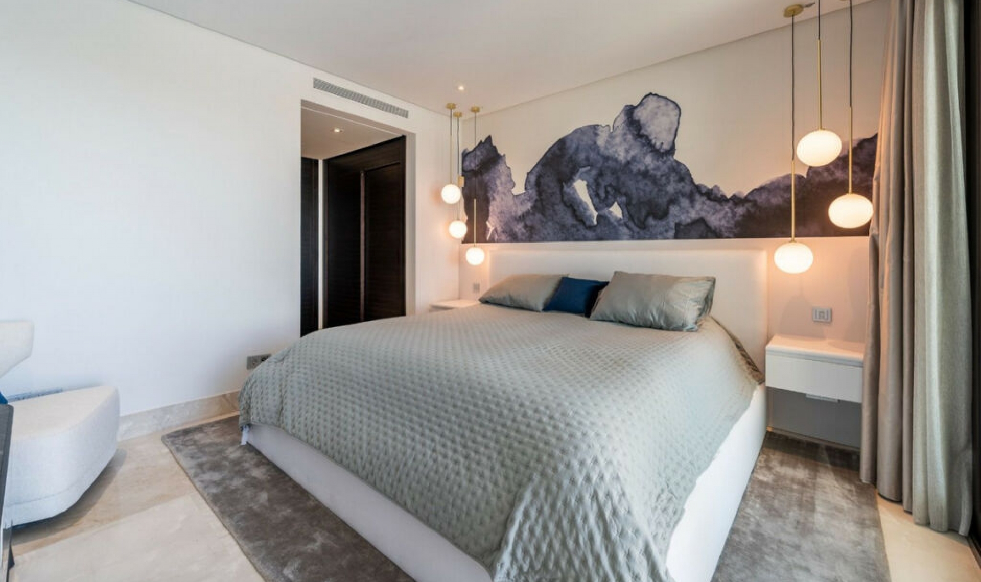 Resale - House -
Los Flamingos