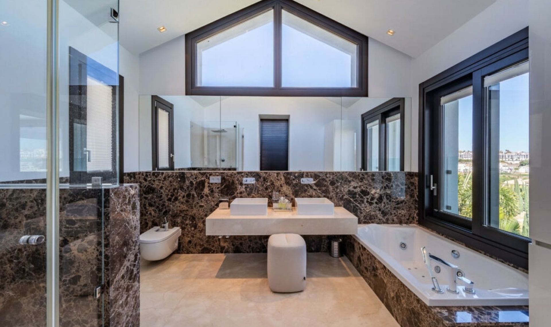 Resale - House -
Los Flamingos