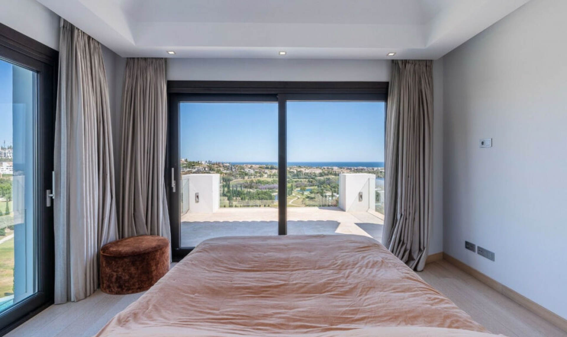 Resale - House -
Los Flamingos