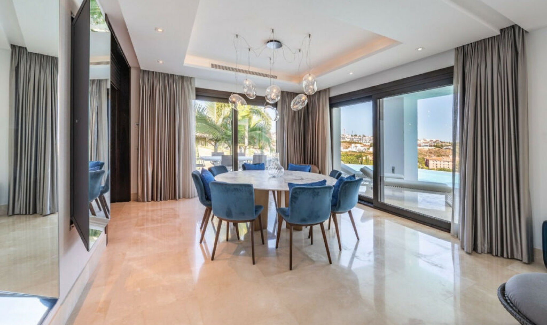 Resale - House -
Los Flamingos