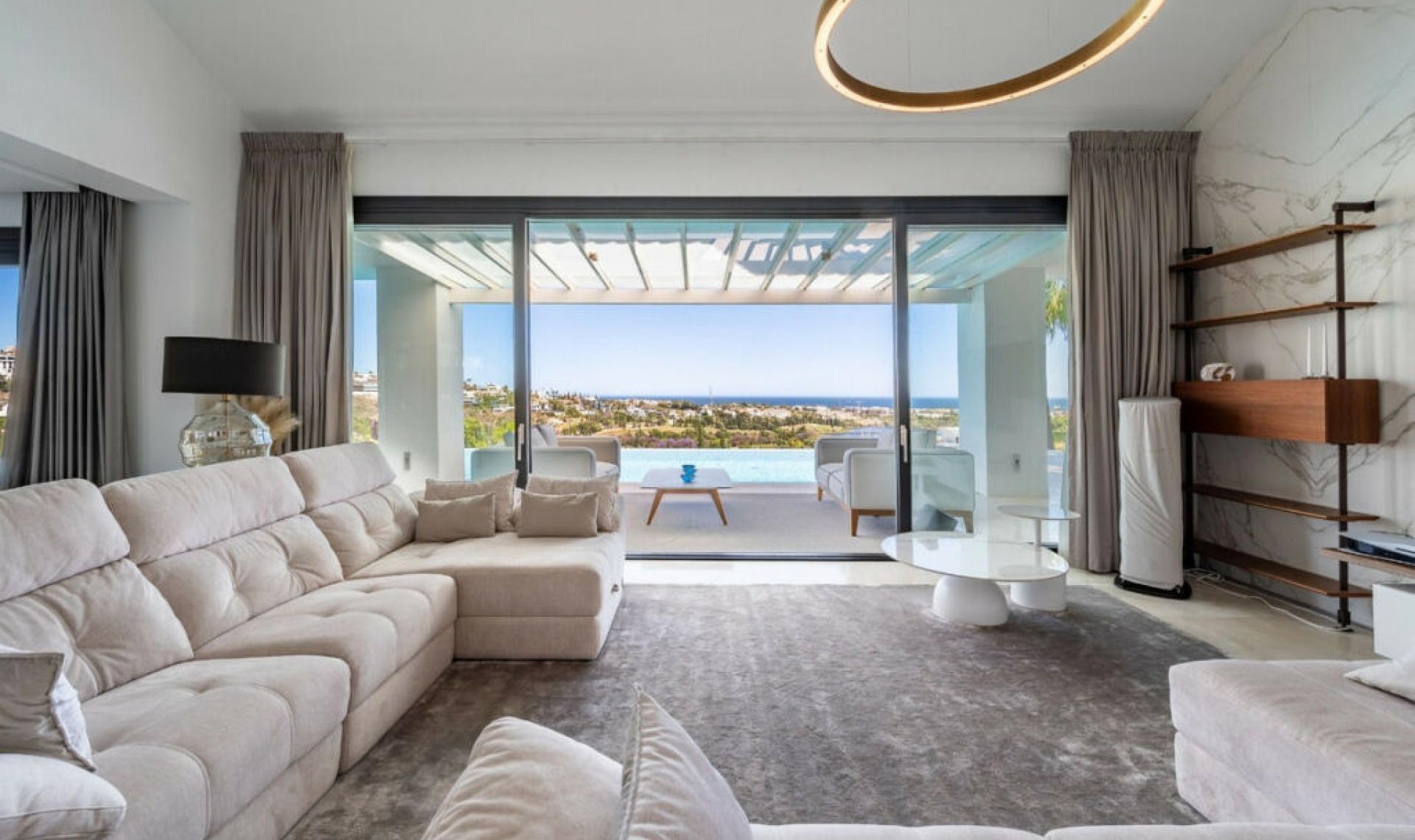 Resale - House -
Los Flamingos