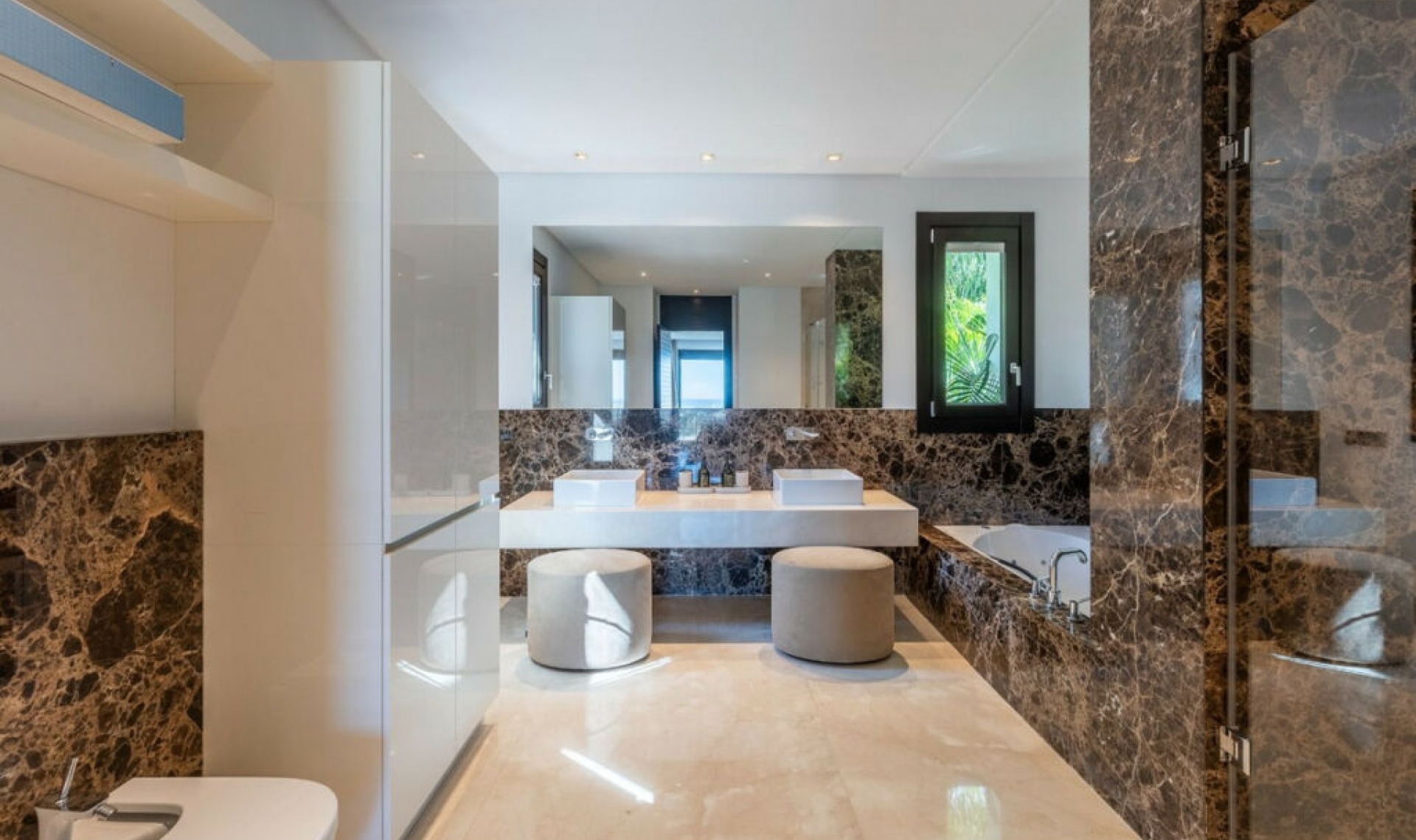 Resale - House -
Los Flamingos