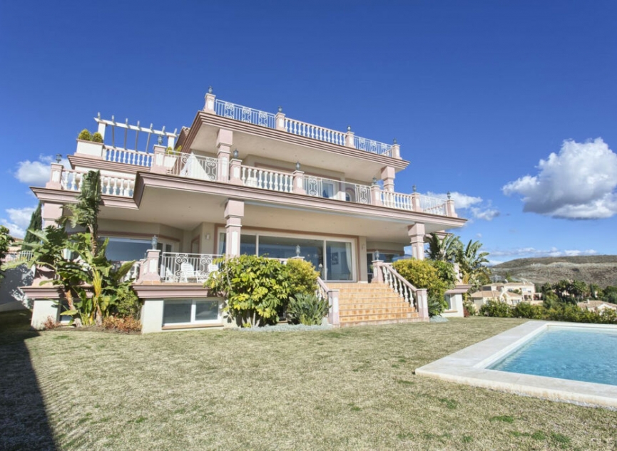 Resale - House -
Los Flamingos