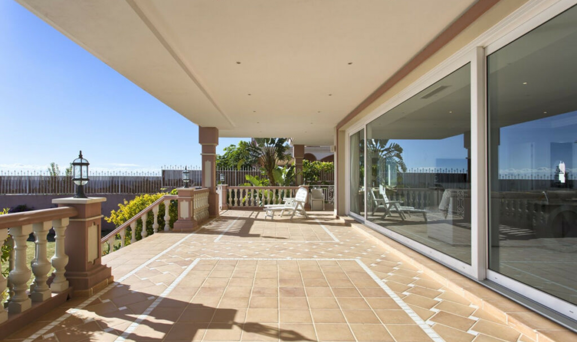 Resale - House -
Los Flamingos