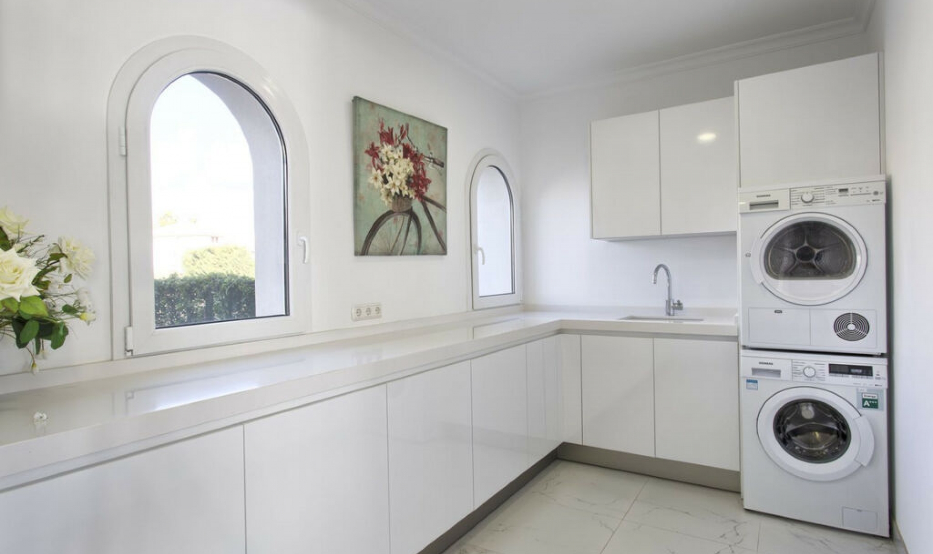 Resale - House -
Los Flamingos