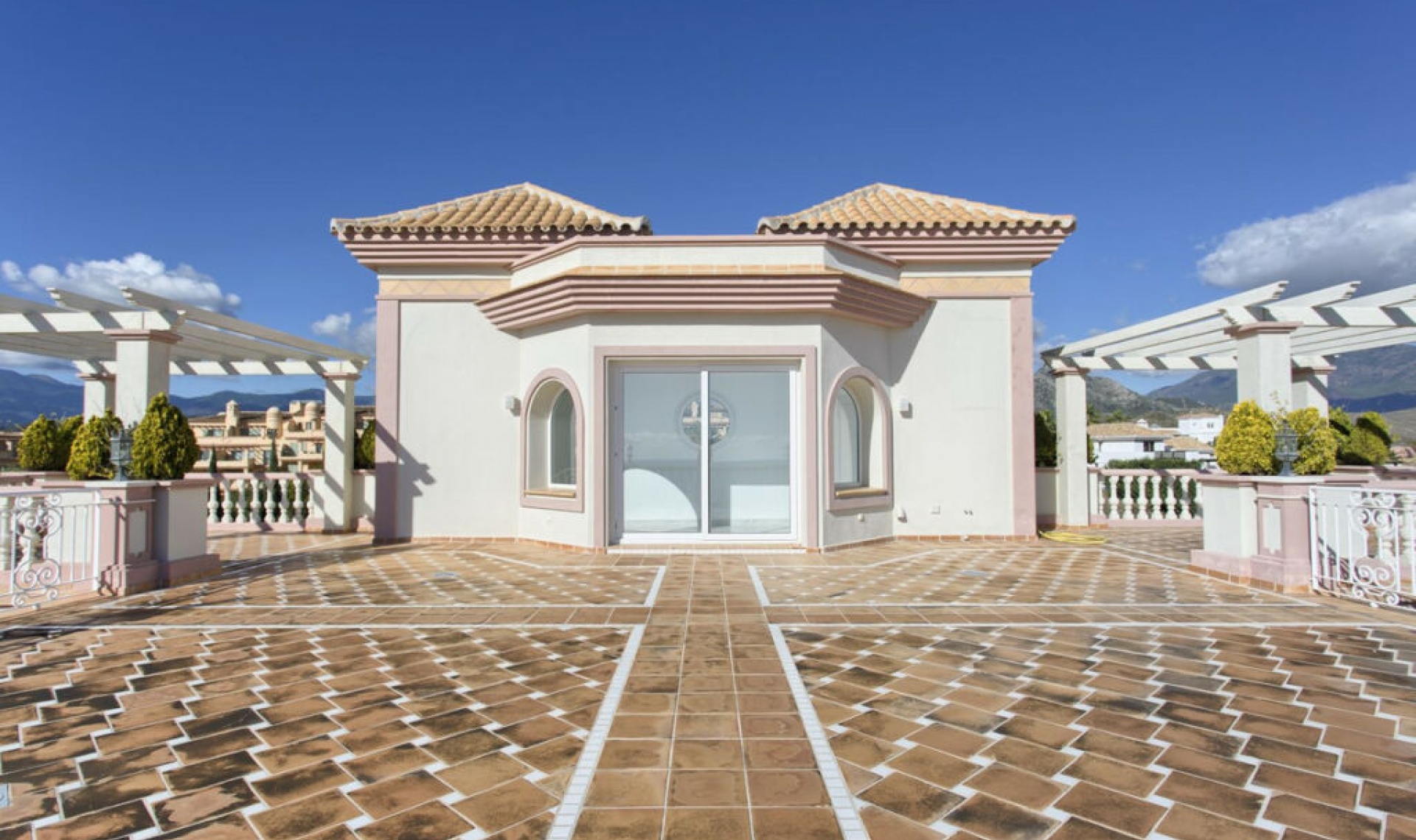 Resale - House -
Los Flamingos