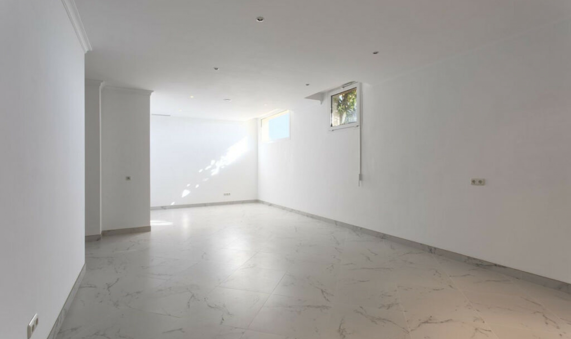 Resale - House -
Los Flamingos