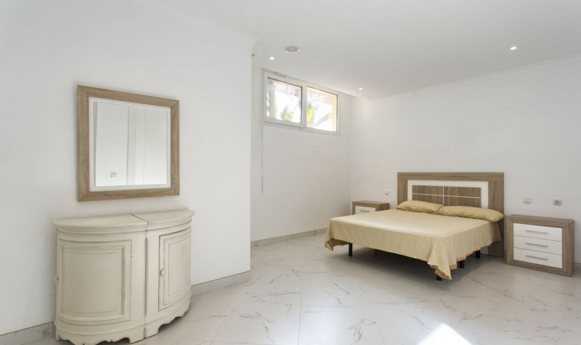Resale - House -
Los Flamingos