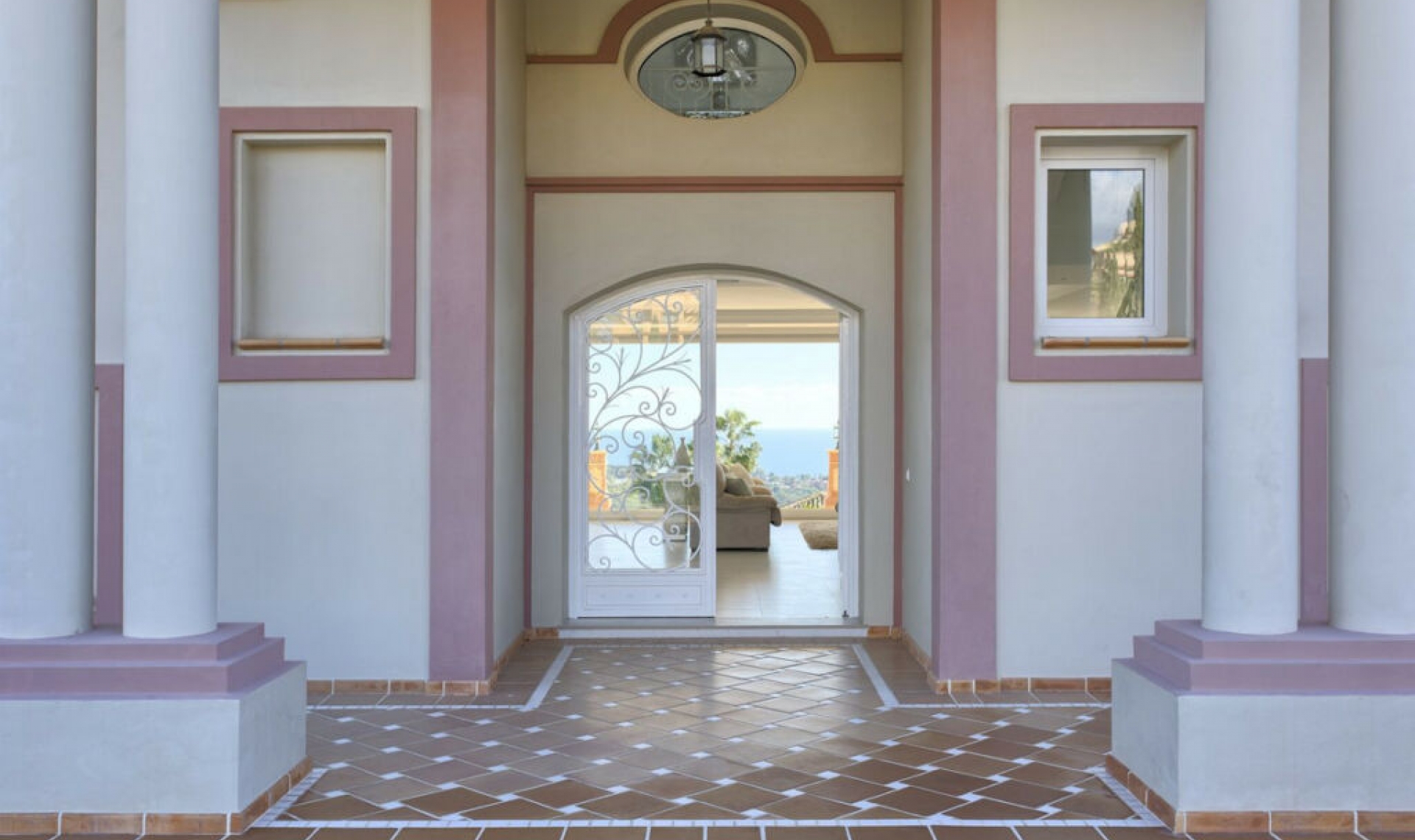 Resale - House -
Los Flamingos