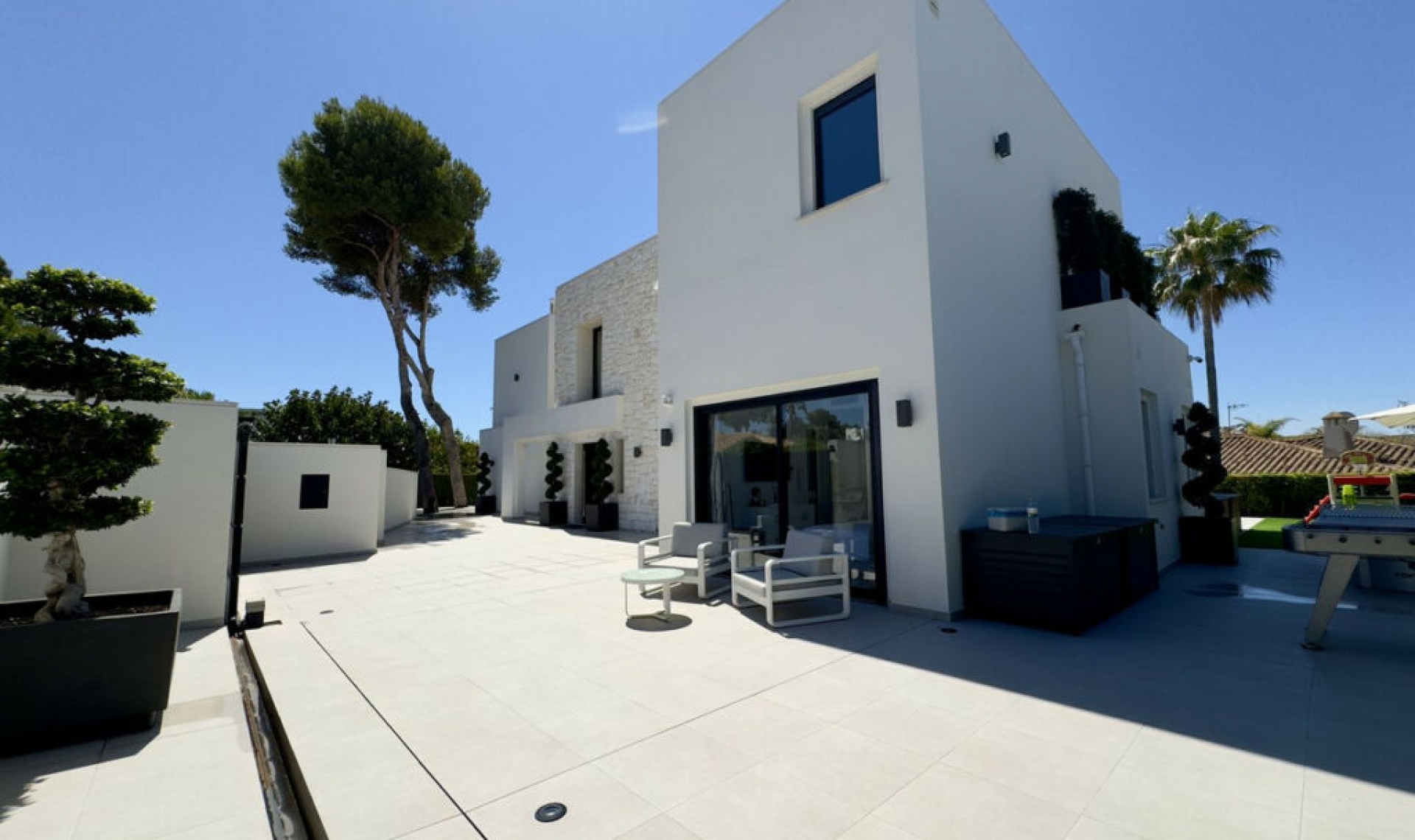 Resale - House -
Los Monteros