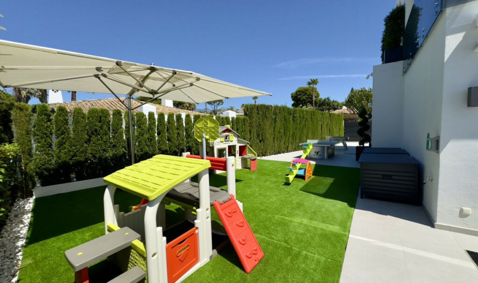 Resale - House -
Los Monteros