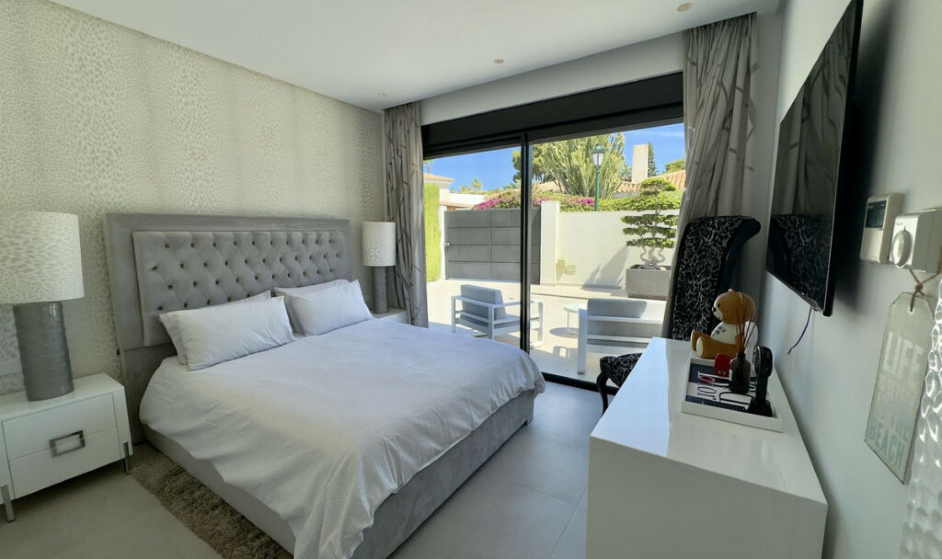 Resale - House -
Los Monteros