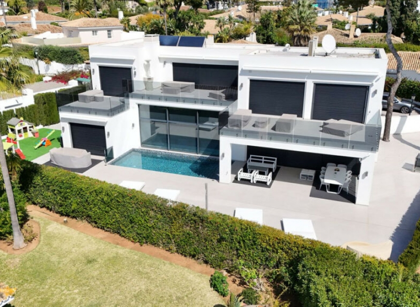 Resale - House -
Los Monteros