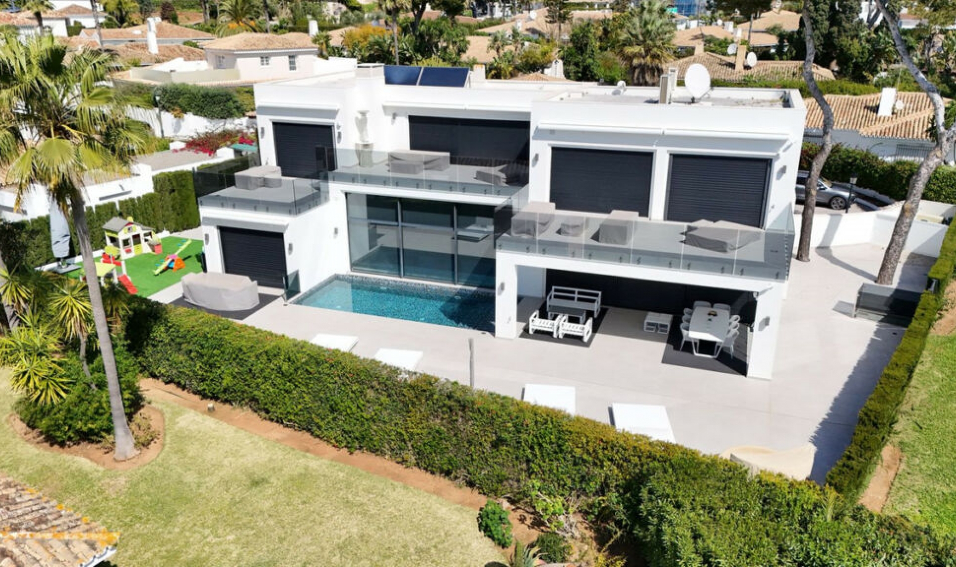 Resale - House -
Los Monteros