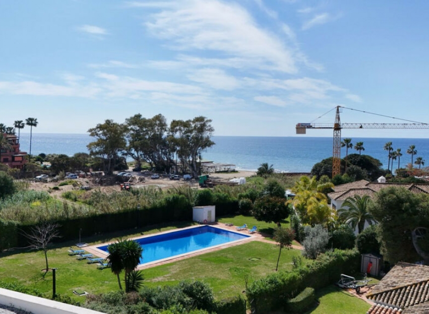 Resale - House -
Los Monteros