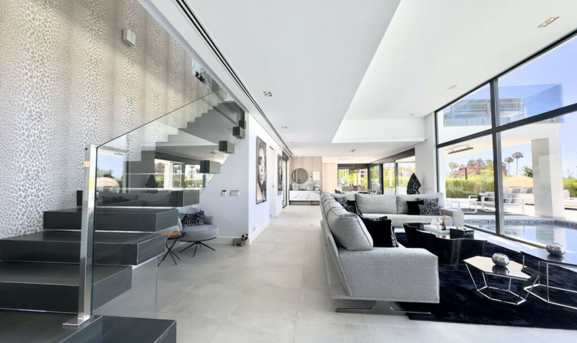 Resale - House -
Los Monteros