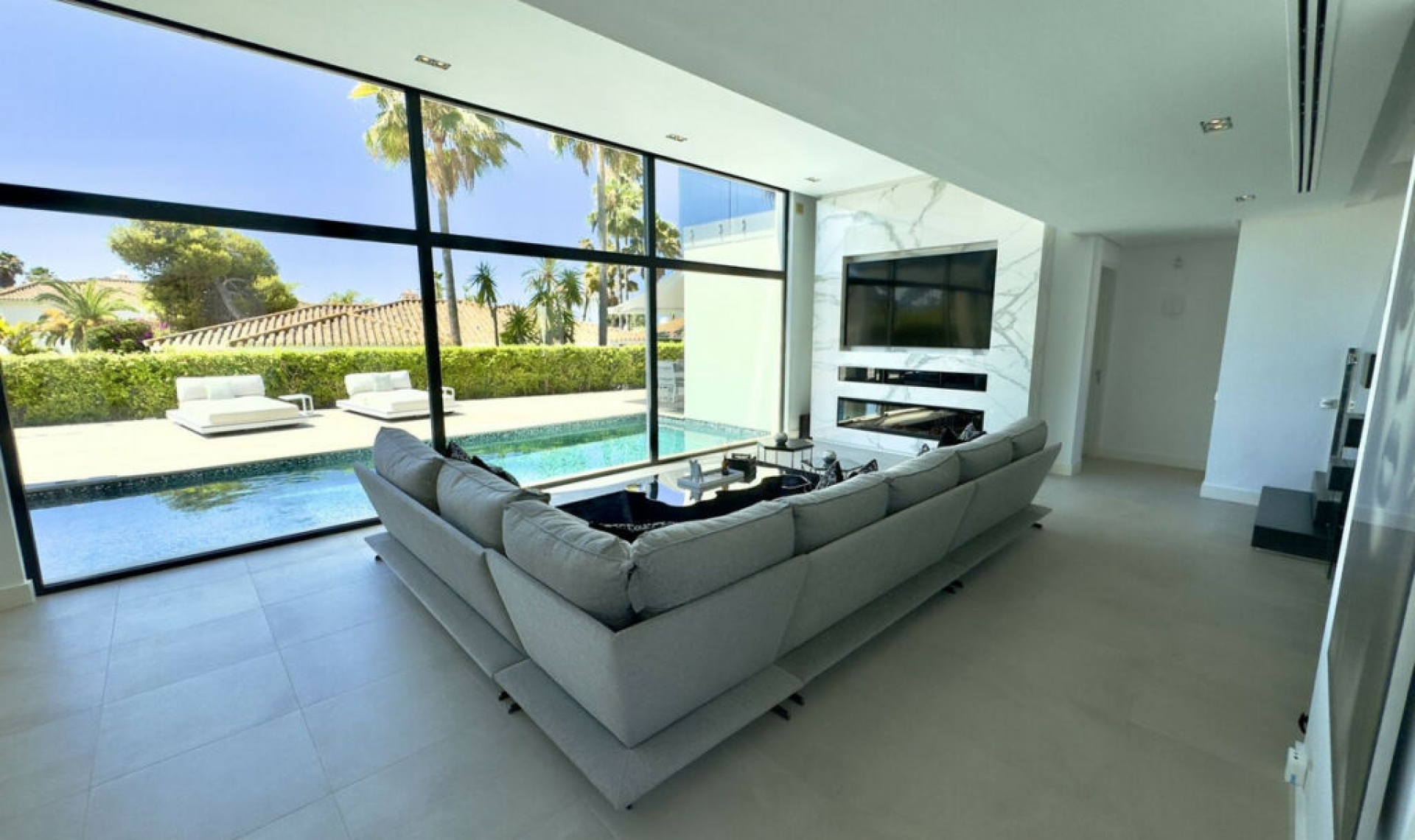 Resale - House -
Los Monteros