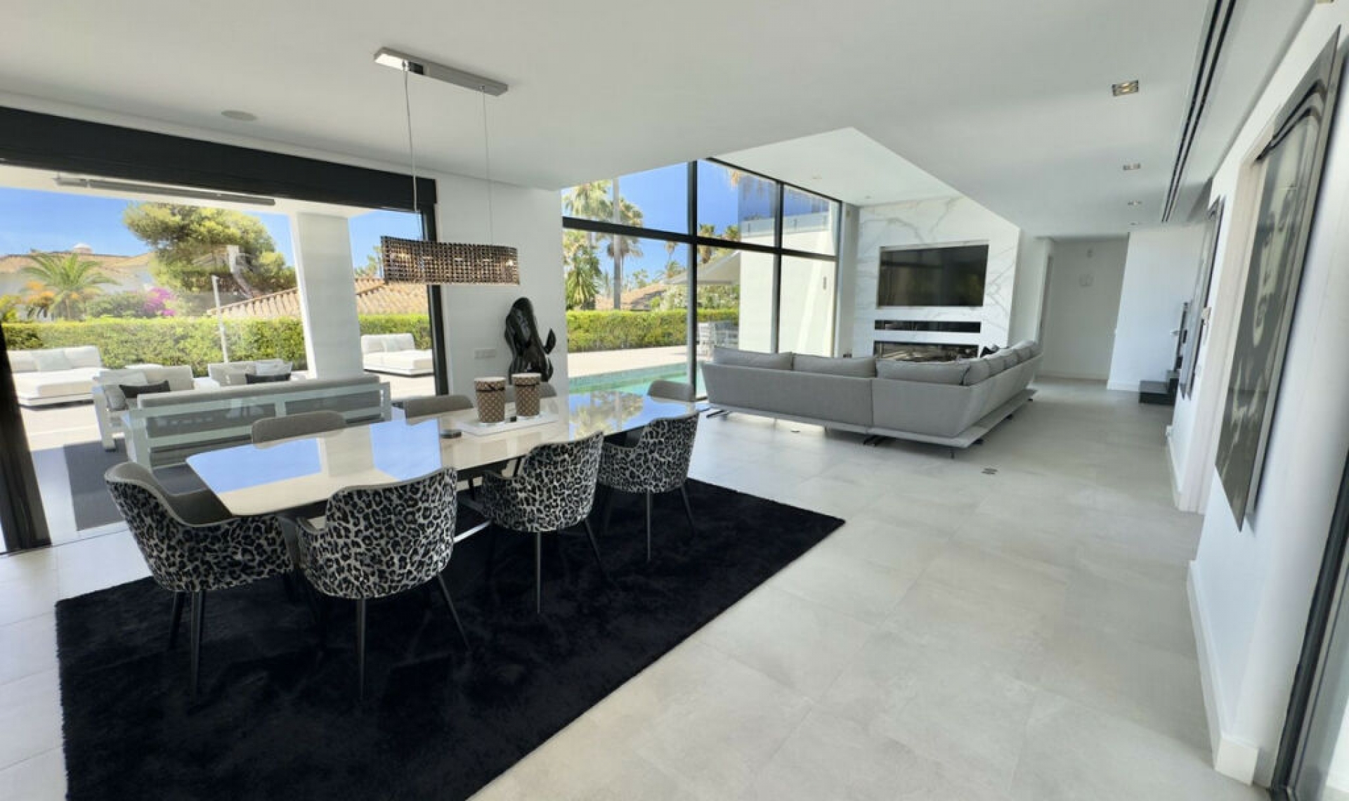 Resale - House -
Los Monteros