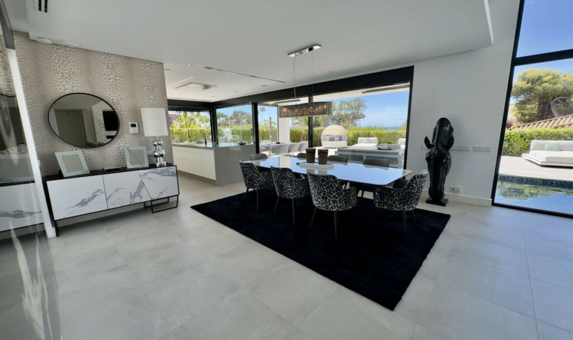 Resale - House -
Los Monteros