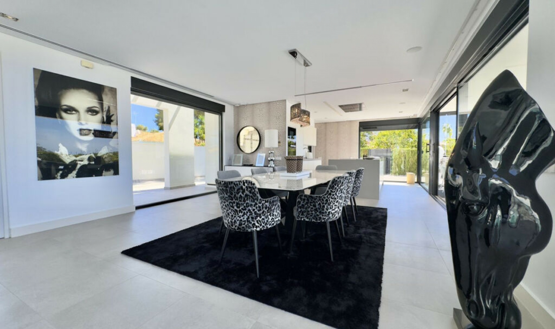 Resale - House -
Los Monteros