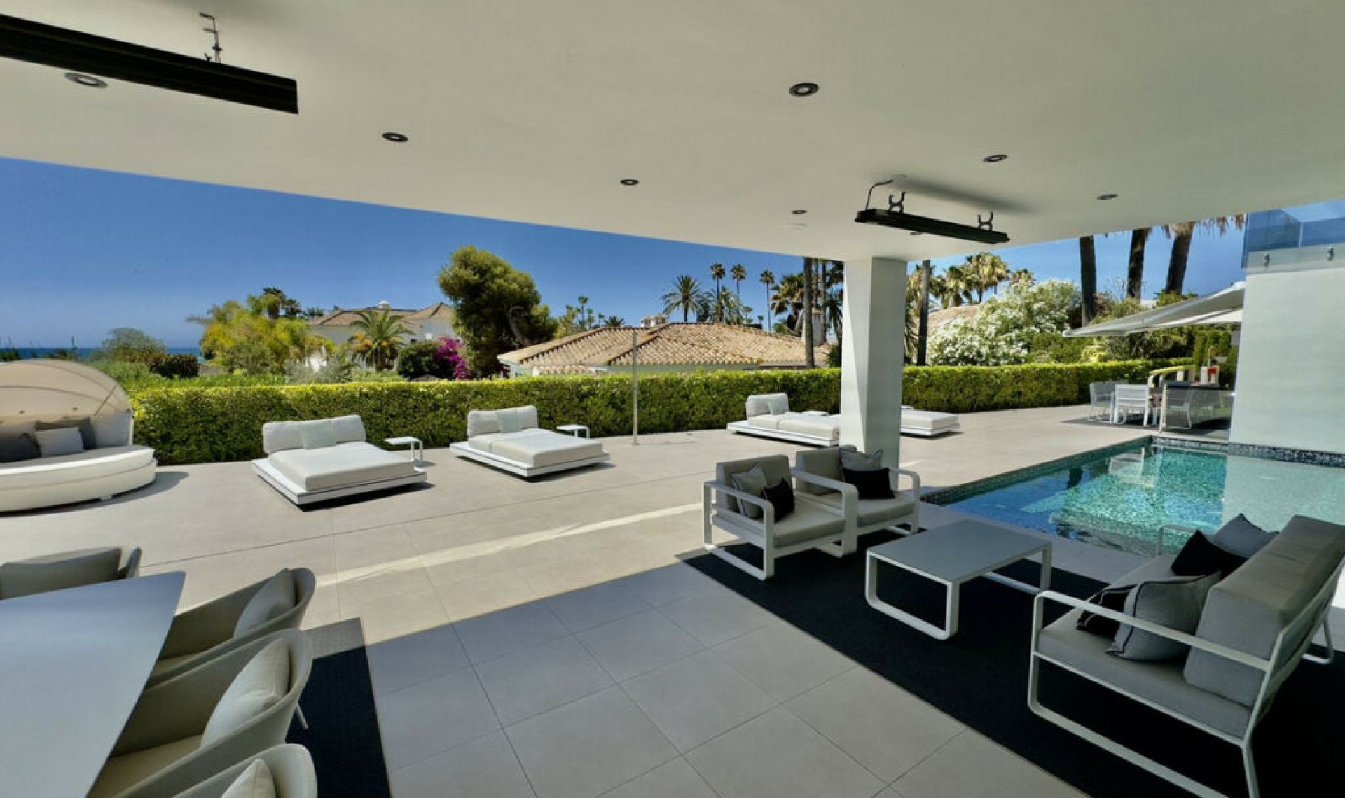 Resale - House -
Los Monteros