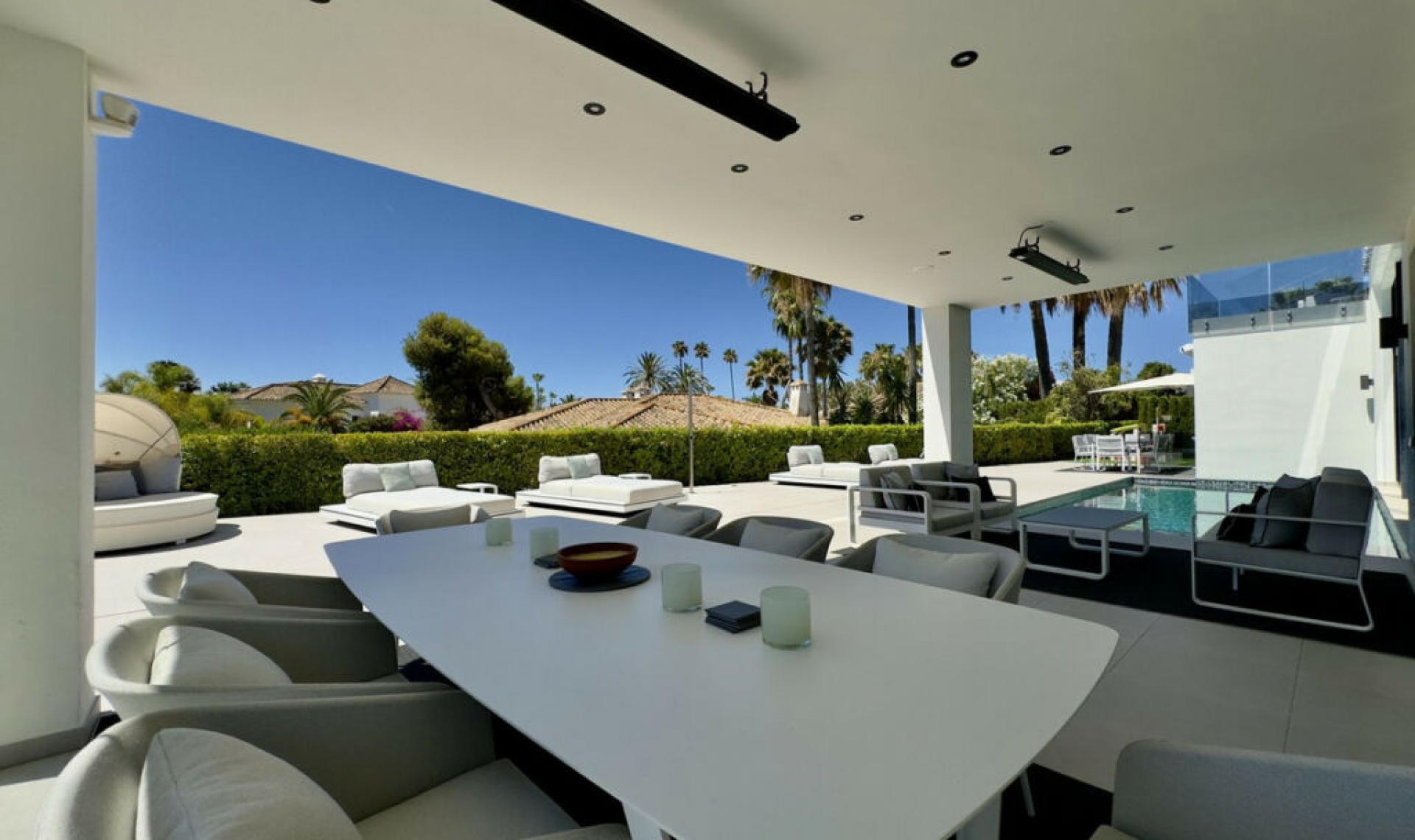 Resale - House -
Los Monteros