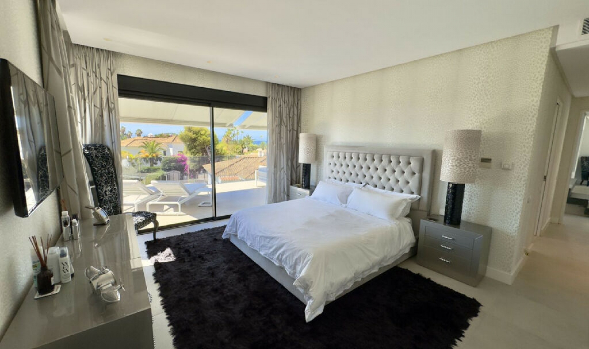 Resale - House -
Los Monteros