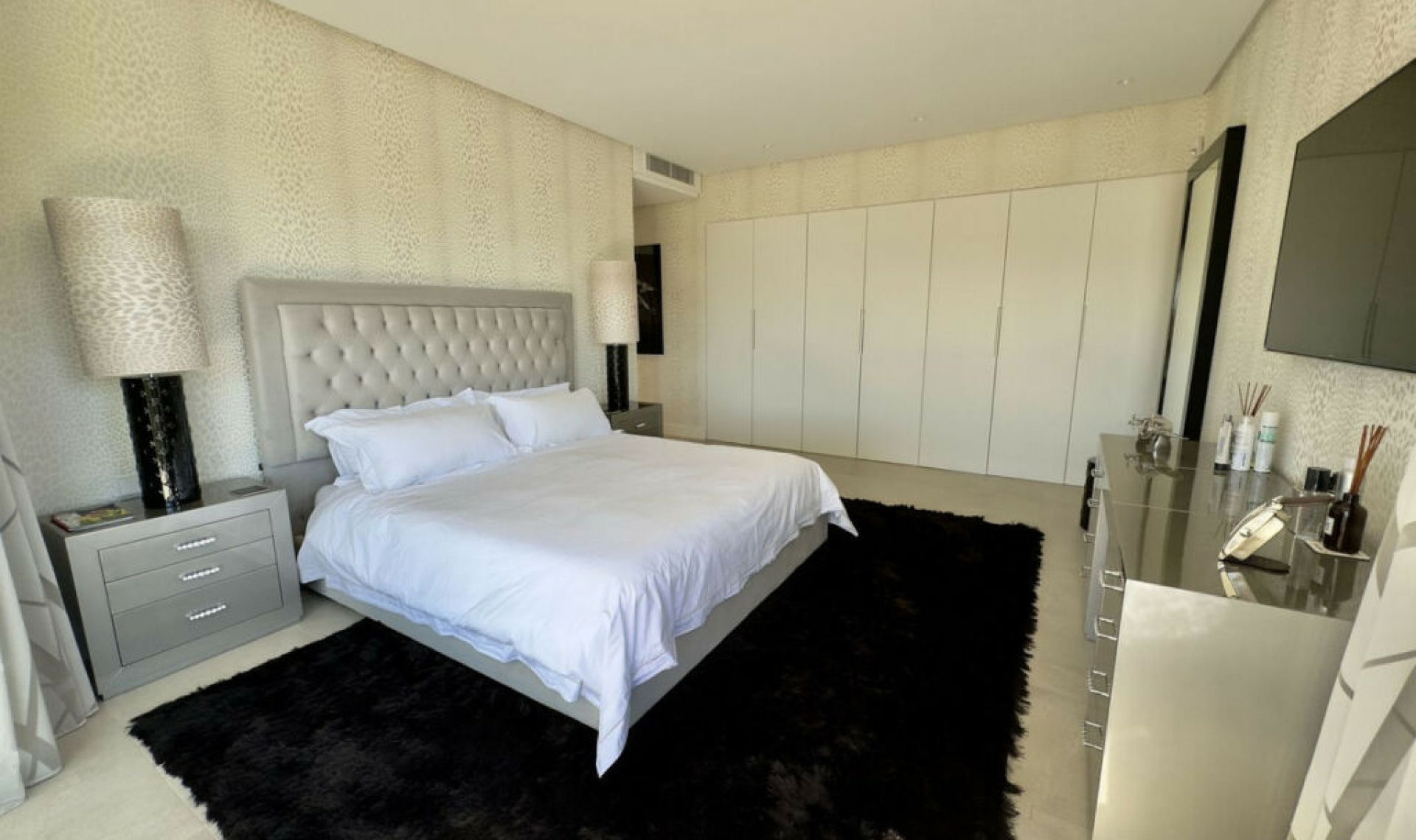 Resale - House -
Los Monteros