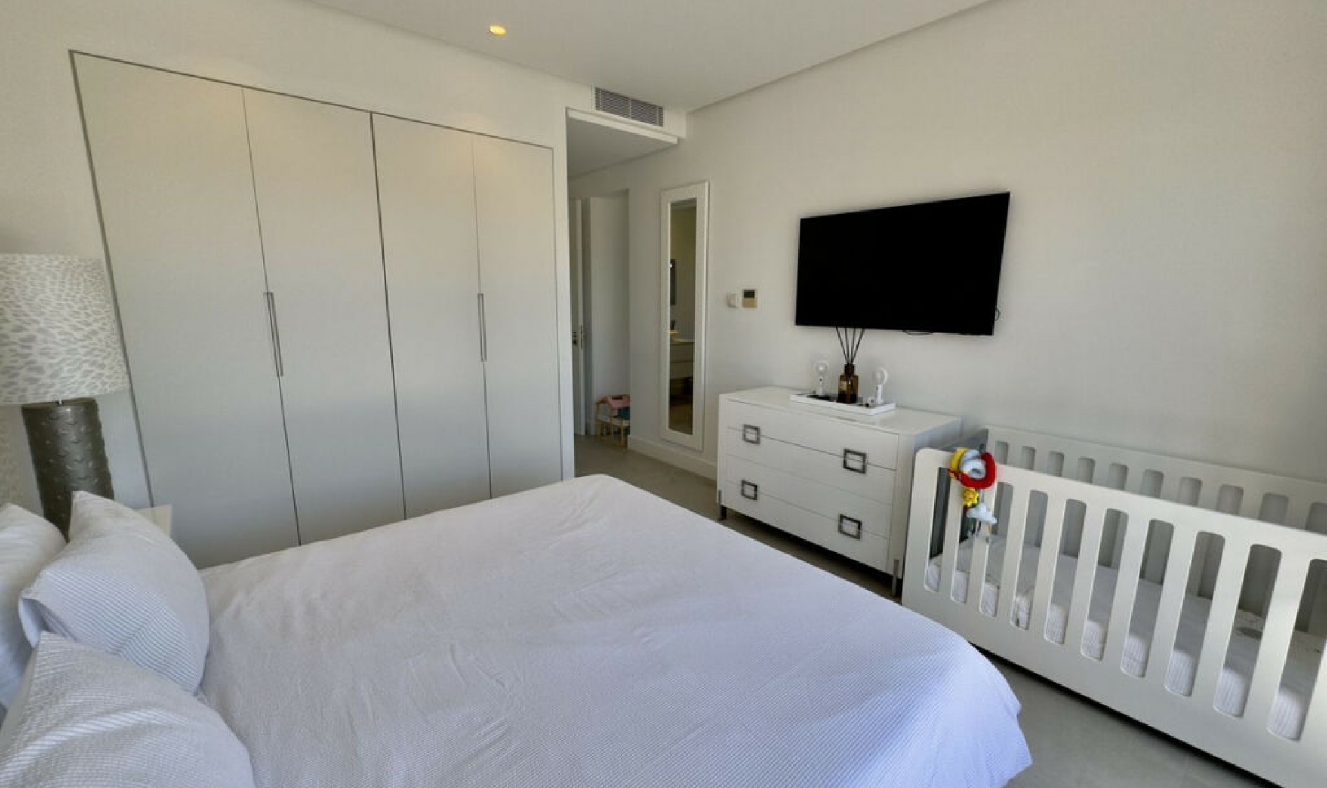 Resale - House -
Los Monteros