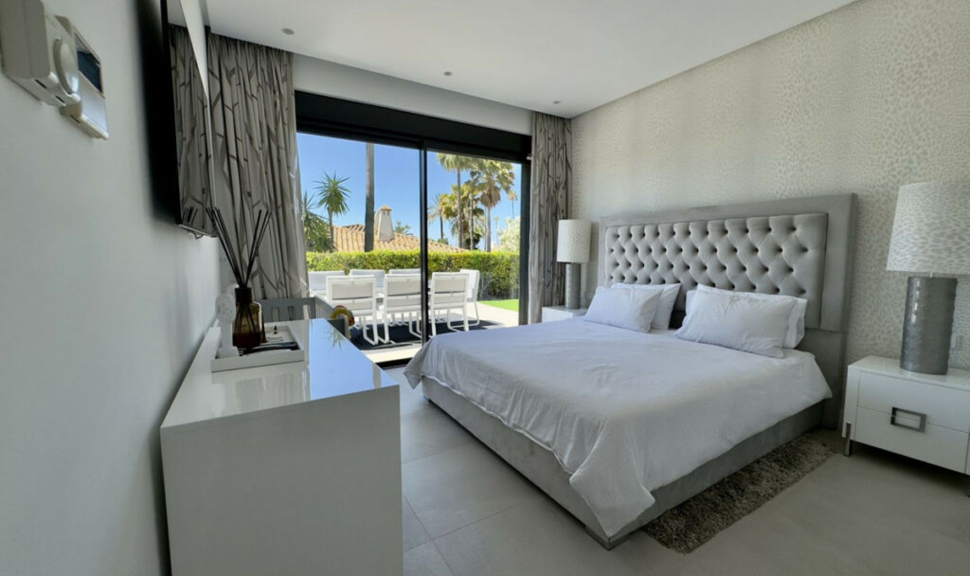 Resale - House -
Los Monteros