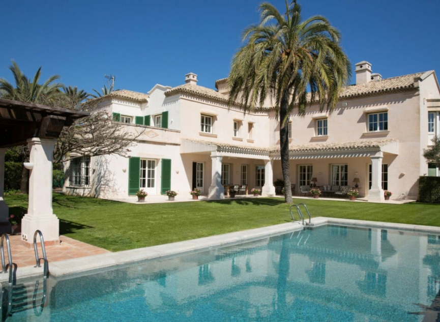 Resale - House -
Los Monteros