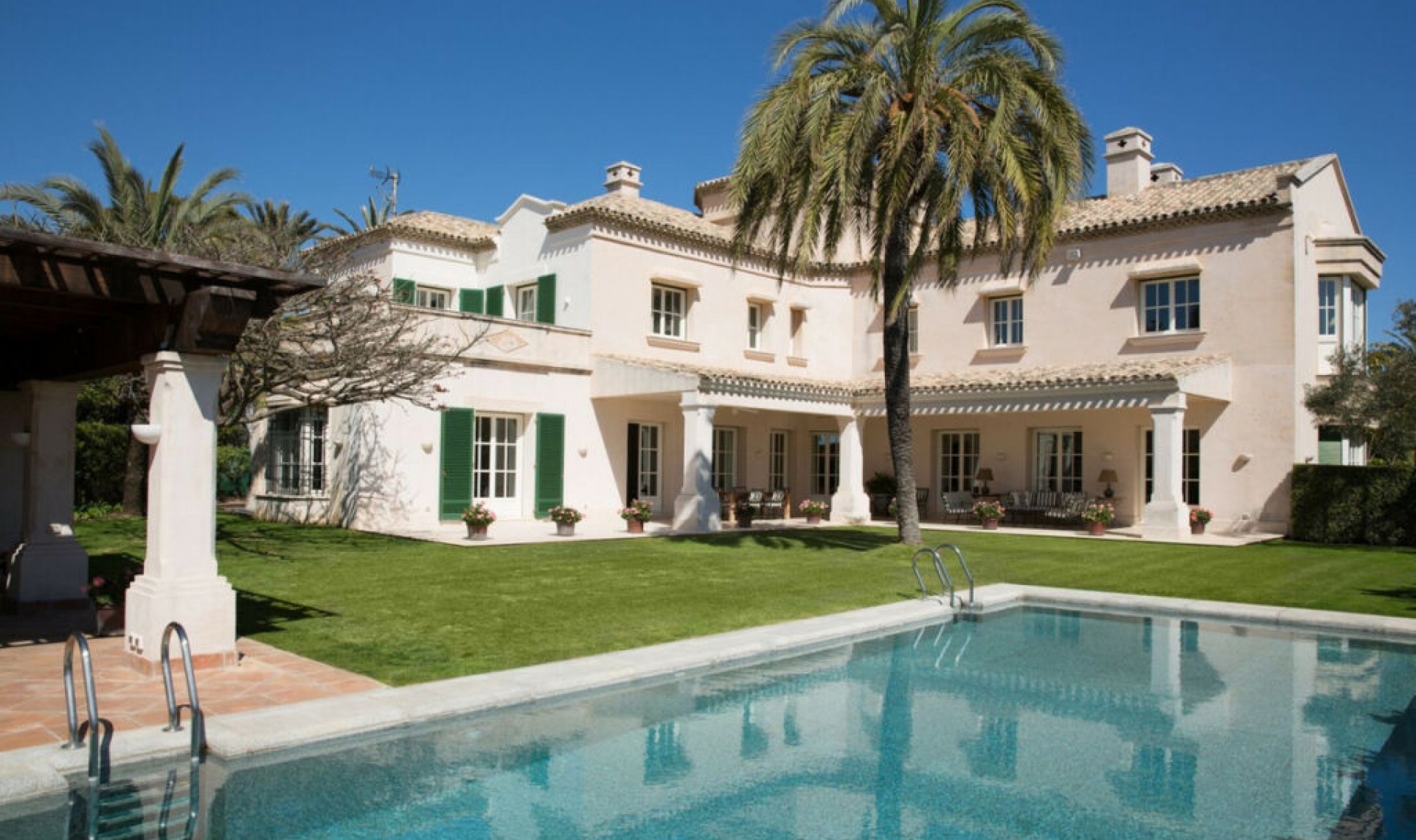 Resale - House -
Los Monteros