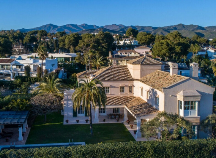 Resale - House -
Los Monteros