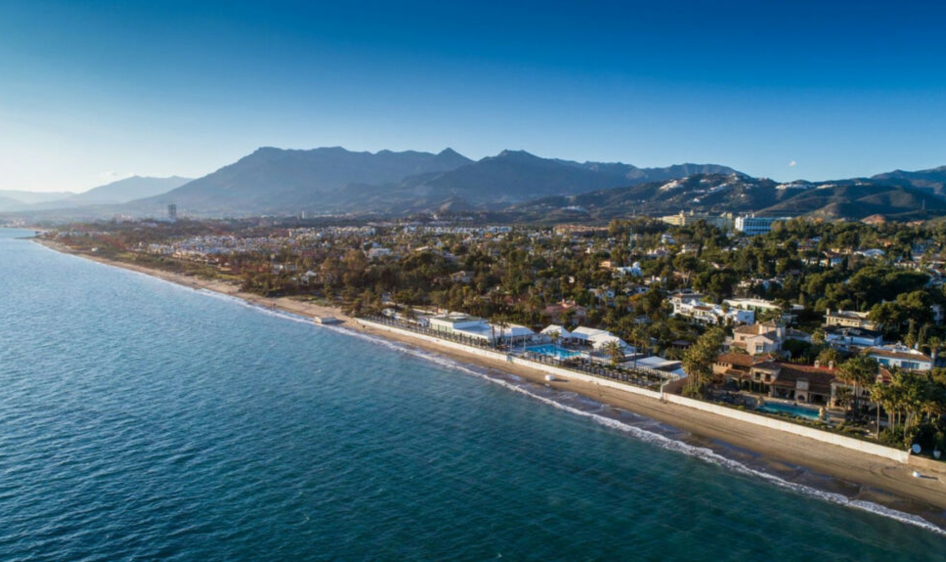 Resale - House -
Los Monteros