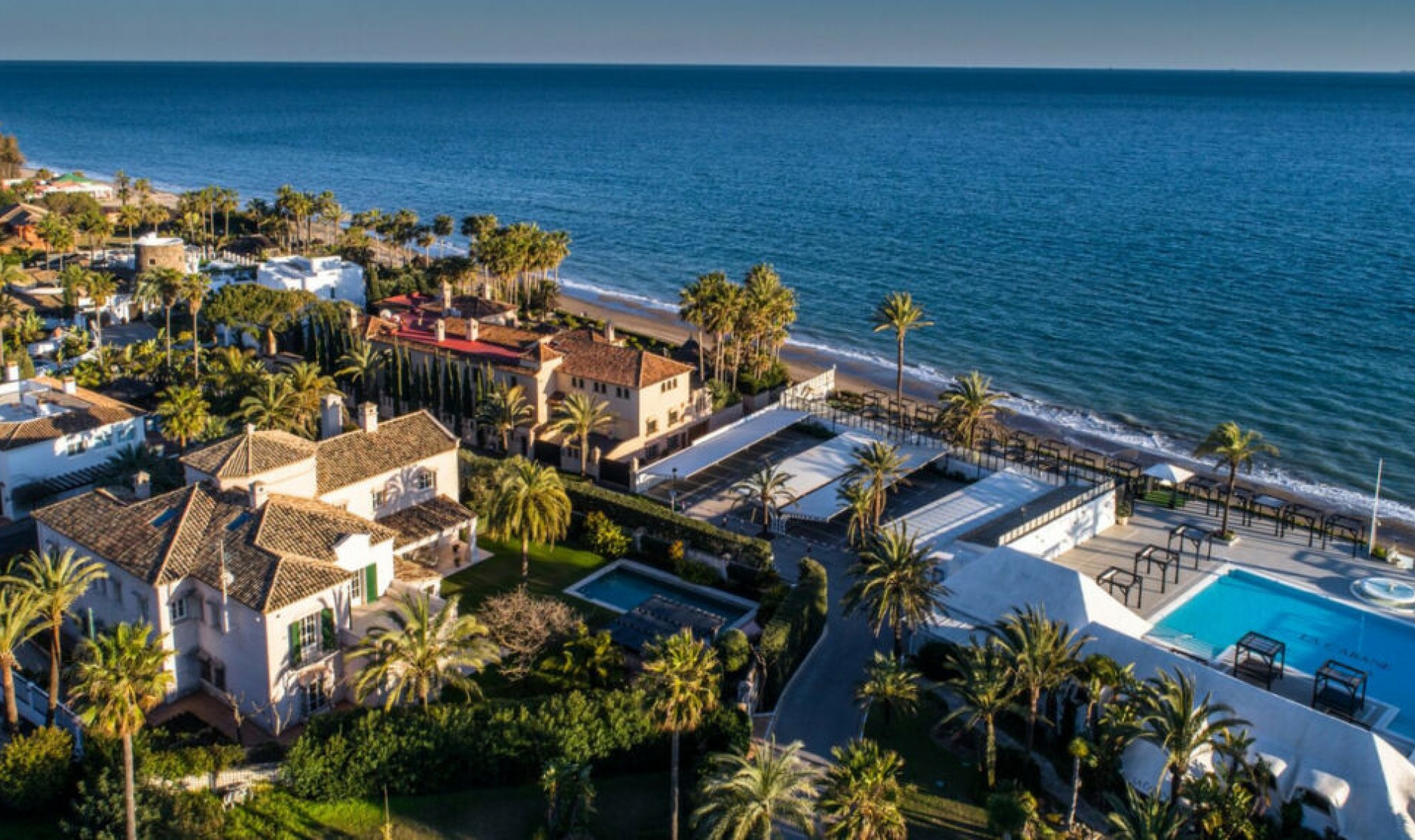 Resale - House -
Los Monteros