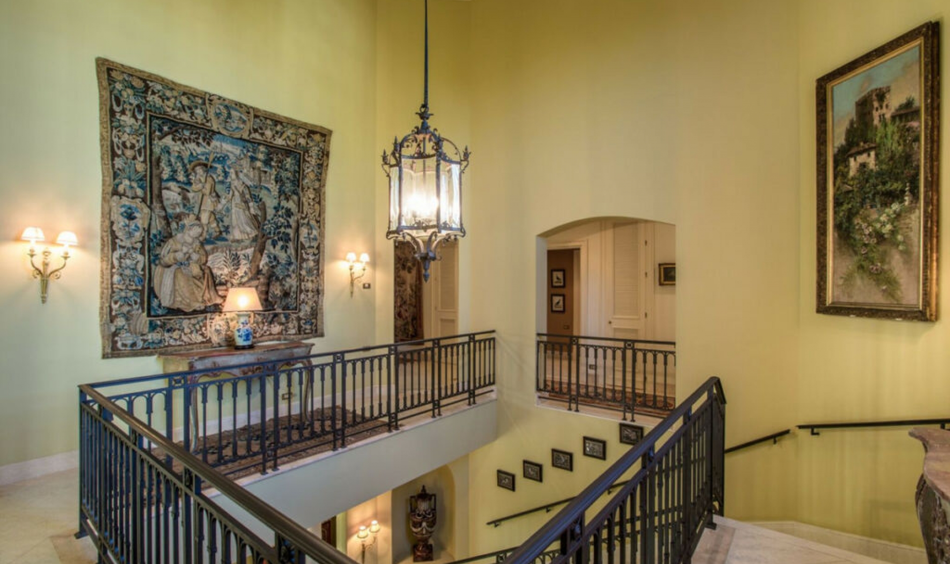 Resale - House -
Los Monteros