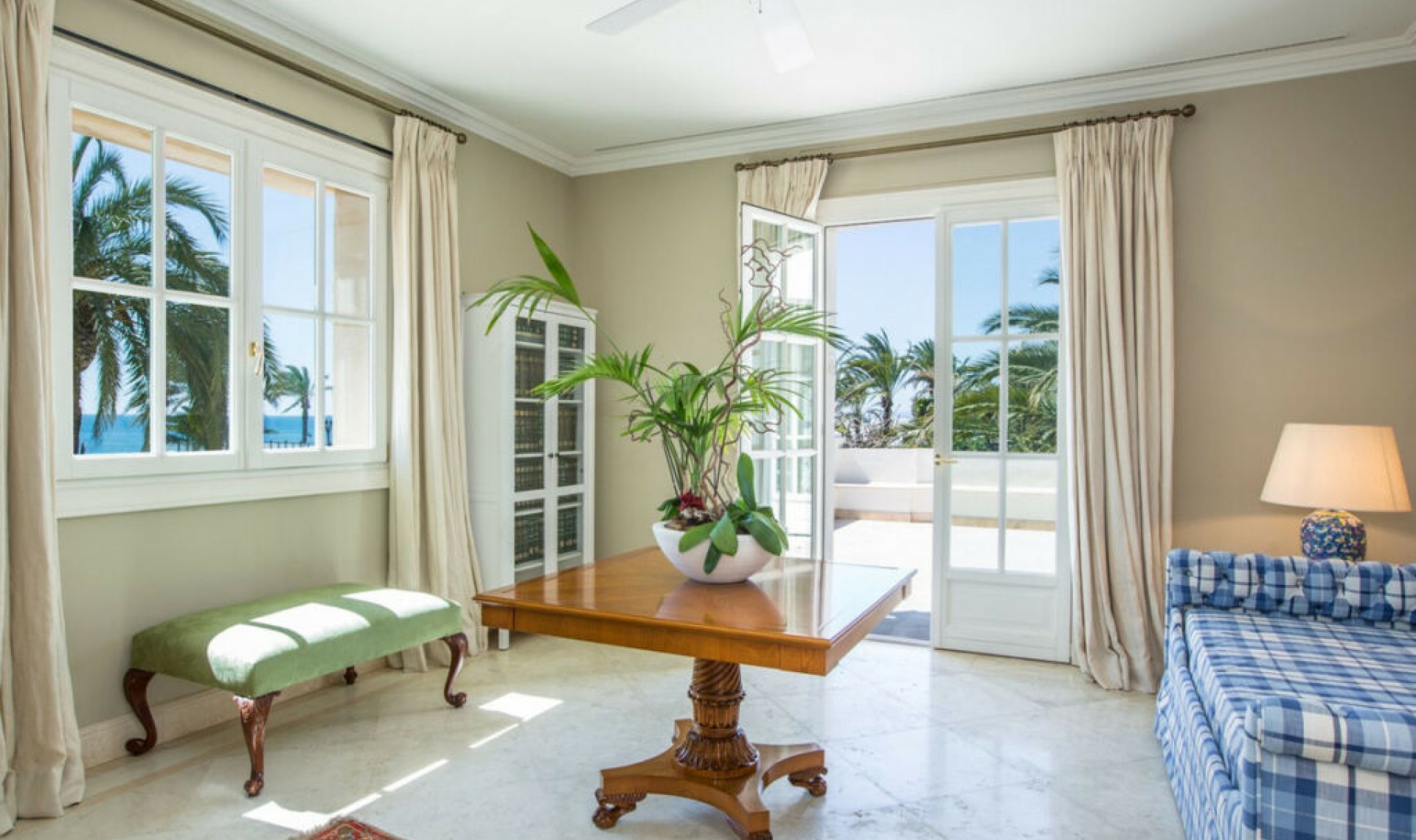 Resale - House -
Los Monteros